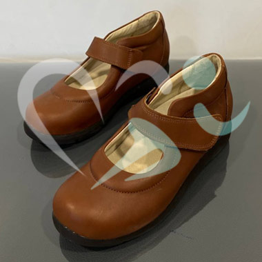 ساخت کفش طبی زنانه چرم اصل قهوه ای چسب دار بدون بند